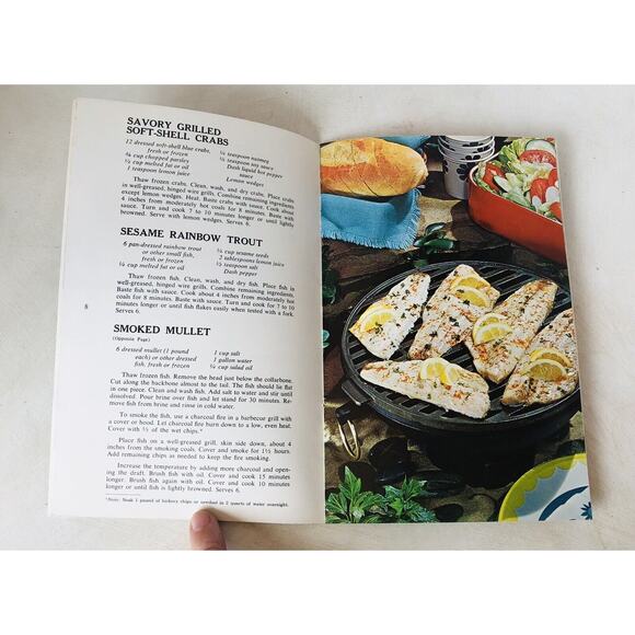 Vintage 1976 Fish Shellfish Recipe Pamphlet Over The Coals Summer Barbecue Beach - Picture 8 of 13
